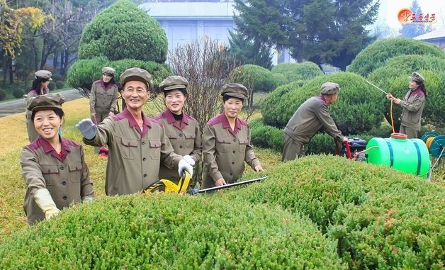 북한 평천혁명사적지 노동자들 조명…"사적지 관리에 마음 다 바쳐"