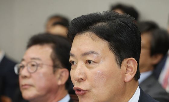 의원 질의 답하는 김성훈 경호처 차장