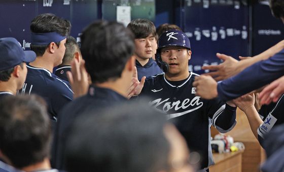 8회 대량 득점 뽑아내는 대한민국 대표팀