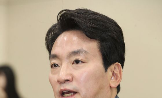 답변하는 박장범 후보자