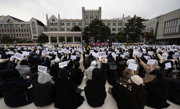 '총장 직선제' 투표하는 동덕여대 학생들