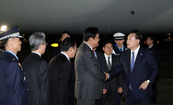 APEC·G20 정상회의 마치고 귀국한 윤석열 대통령