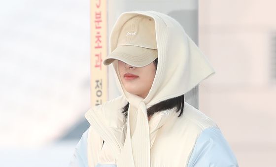 안유진, 귀여운 스카프 패션