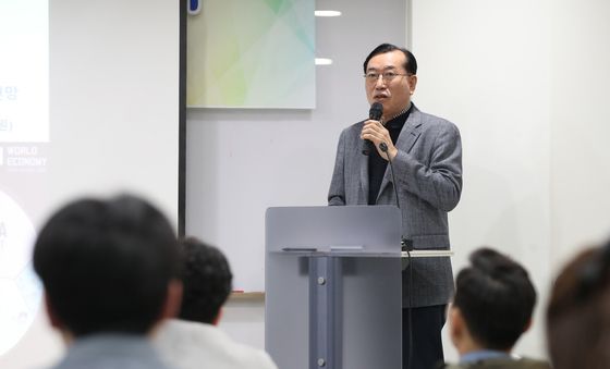 바이오헬스산업의 현황을 주제로 발표하는 정광회 차의과대학교 학장