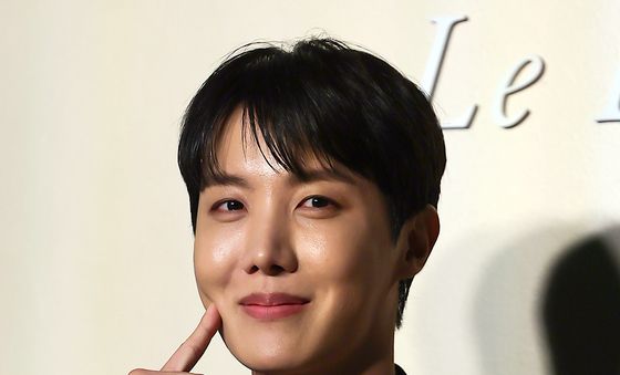 BTS 제이홉, 귀엽게 볼 콕!