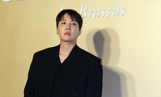 BTS 제이홉, 서있기만 해도 멋짐 폭발