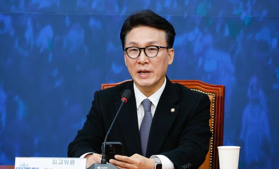 김민석 "기소권 남용·편파적 사법체계가 민주주의 핵심 장애물"