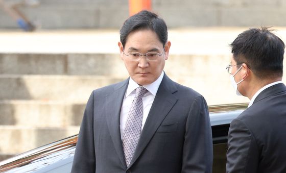 법원 출석하는 이재용 회장