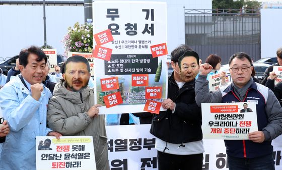 '우크라이나 전쟁 개입 반대한다 '