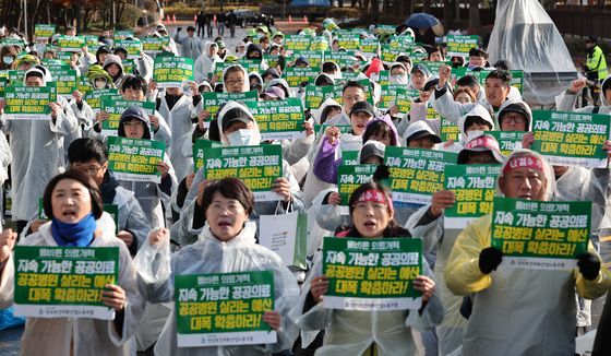 국회 앞에 모인 보건의료노조