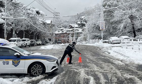 통제되는 와룡공원길