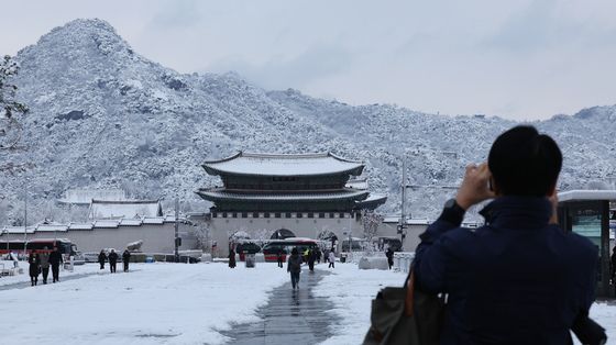 출근길도 멈춰 세운 설경