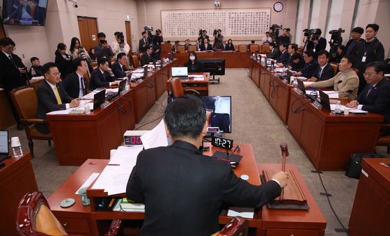 국회 법사위, 강백신·엄희준 검사 '탄핵 청문회'  의결