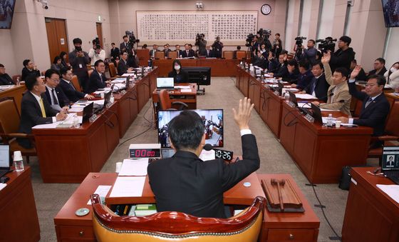 국회 법사위, 강백신·엄희준 검사 탄핵청문회 내달 11일 실시