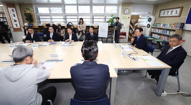 '고교 무상교육을 위한 현장 간담회'