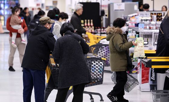 환율·집값보다 경기 먼저 살린다…한은 '깜짝' 금리 인하