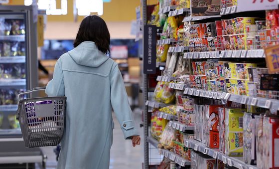 환율·집값보다 경기 먼저 살린다…한은 '깜짝' 금리 인하