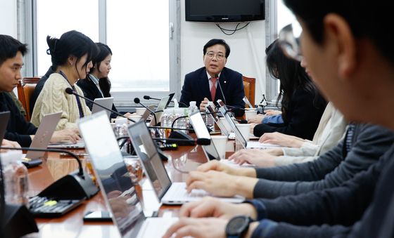 기재위 여야 진통, 간담회 갖는 송언석 위원장