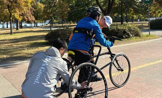 "하나 되어 달려요"…LG전자, 장애인 마라톤 함께 도전