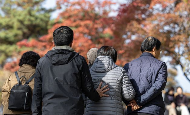 서로 밀어주고 당겨주는 우리는 '가족'