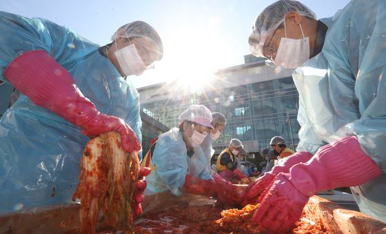 대한적십자사, 관내 취약계층에게 김장김치 전달