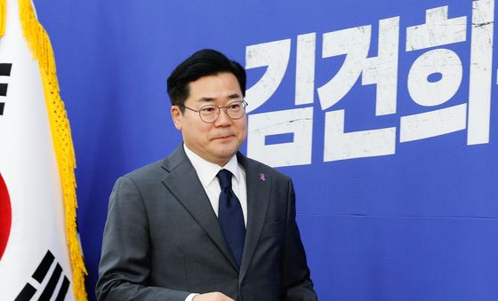 입장하는 박찬대 원내대표