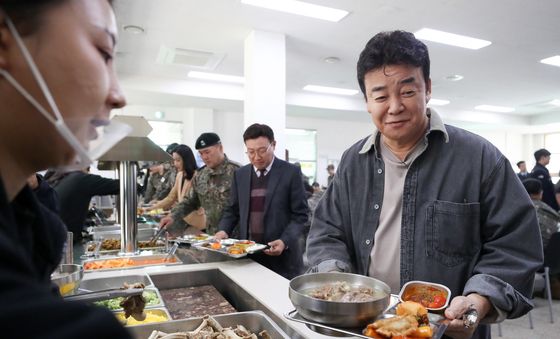 백종원 대표 '군부대 급식 맛 좀 볼게유'