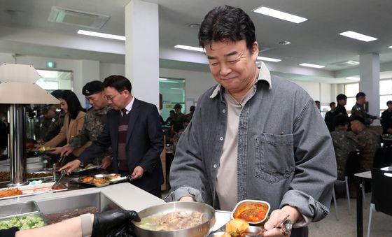 백종원 대표 '군부대 급식 맛은 어떨까'