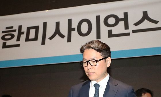 기자회견 참석하는 임종훈 한미사이언스 대표이사