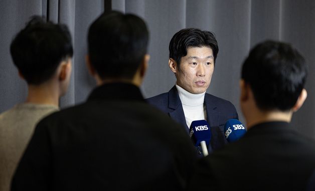 한국 축구계 현안 관련 질문에 답변하는 박지성