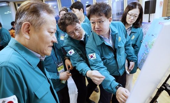 부산 불꽃축제 안전관리 준비 상황 점검하는 이상민 장관