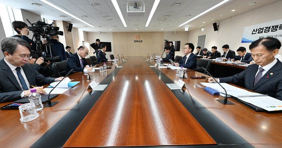 한화오션에서 열린 '산업경쟁력강화 관계장관회의'