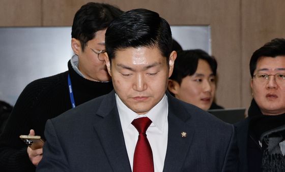 굳은 표정의 김재섭 의원