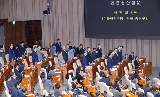 '비상계엄 사과해' 일어난 국무위원들