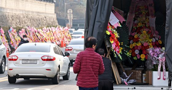 대통령실로 도착한 윤석열 대통령 지지자의 화환