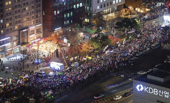 국회 앞 촛불 행렬