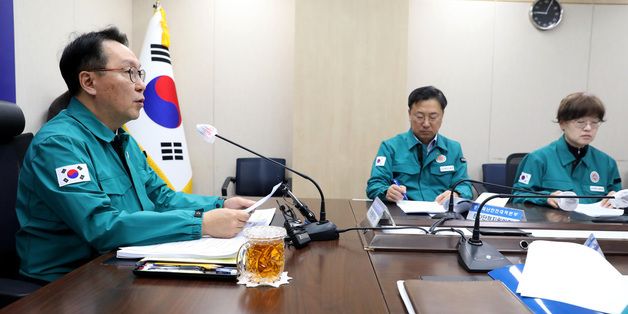 의사 집단행동 중대본 주재하는 박민수 복지부 2차관