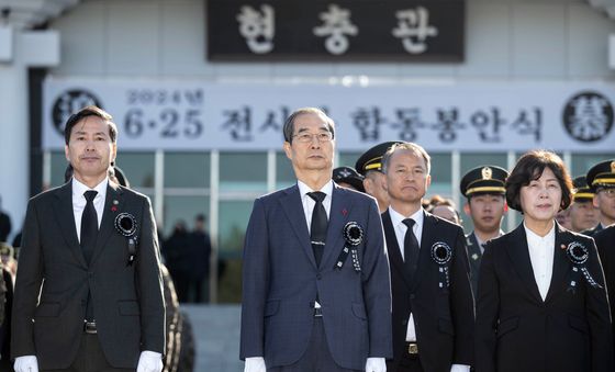 6.25 합동봉안식 참석한 한덕수 총리