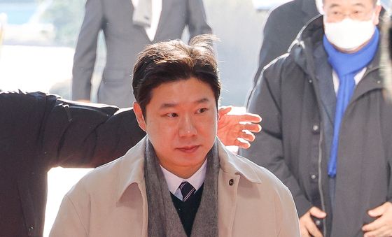 의총 향하는 진종오 최고위원