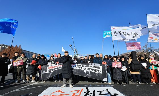 윤석열 대통령 탄핵 촉구하는 예술인들