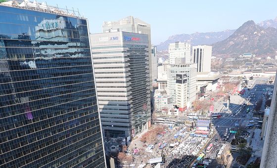 尹 탄핵 막기 위해 도심으로 나온 보수단체