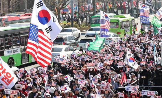 탄핵 반대 집회로 세종대로 도로 일부 통제