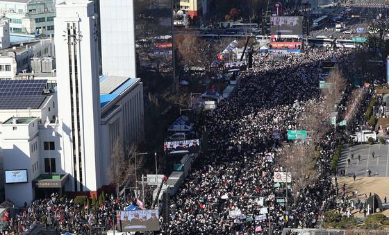 광화문에 모인 보수단체 회원들