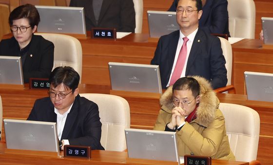 1인 시위 후 본회의 참석한 김상욱 의원