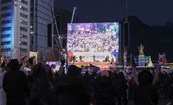 윤석열 대통령 탄핵소추안 가결에 아쉬워하는 보수단체