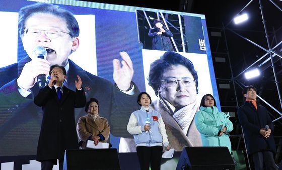 촛불 시민 앞에 선 야5당