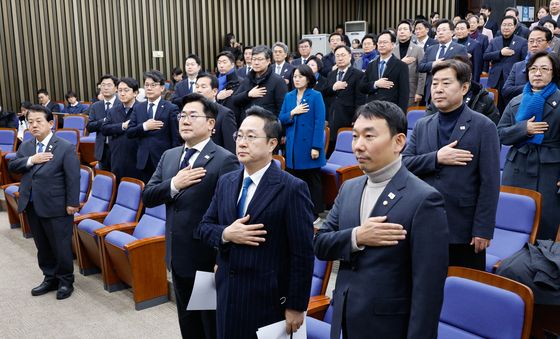 의총 연 민주 '탄핵 이후 방향은'