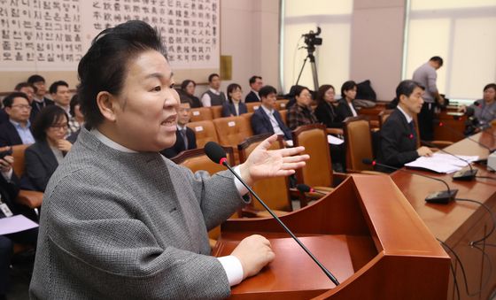 AI교과서 문제점 관련 발언하는 문정복 간사