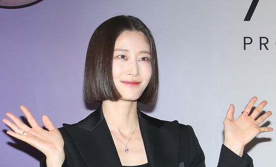 이현이, 아름다운 손 인사