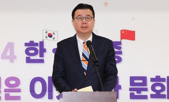 한일중 그림엽서 공모전 시상식 개회사하는 김상훈 아태국장